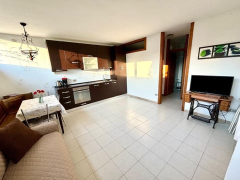 TV and multimedia, Living room, Evening entertainment