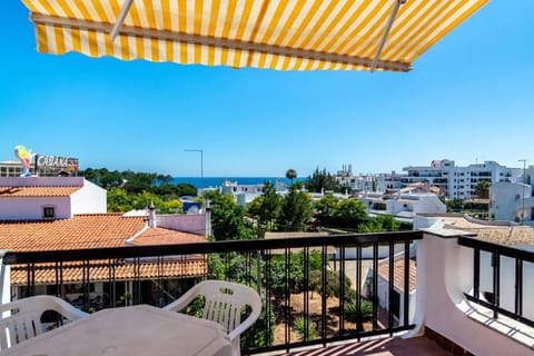 Property building, Balcony/Terrace, Sea view