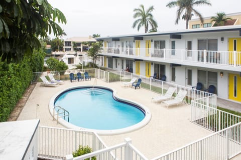 Lovely apartment on the canal with a pool Condo in Fort Lauderdale