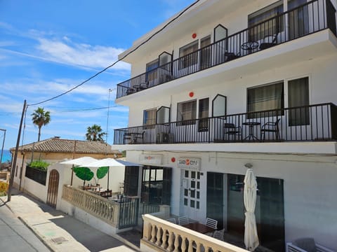 Property building, Balcony/Terrace, Street view