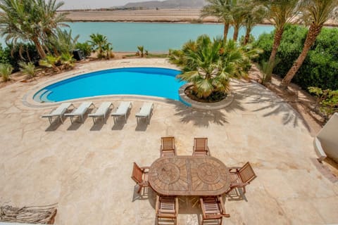 Beautiful 4 bedroom White Villa with Heated Pool Chalet in Hurghada