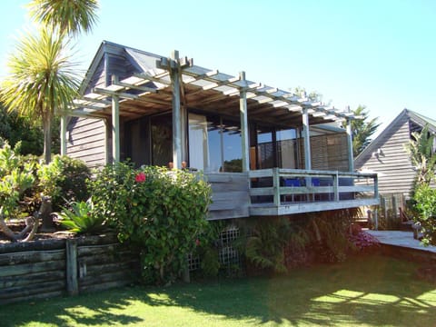 Property building, Facade/entrance, Garden