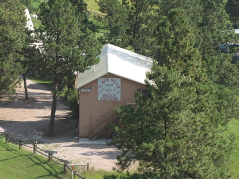 Black Hills Cabins at Quail's Crossing Motel in West Pennington