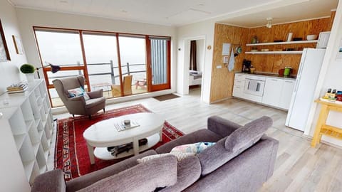 Gotuhus - Sea View Apartment Condo in Iceland