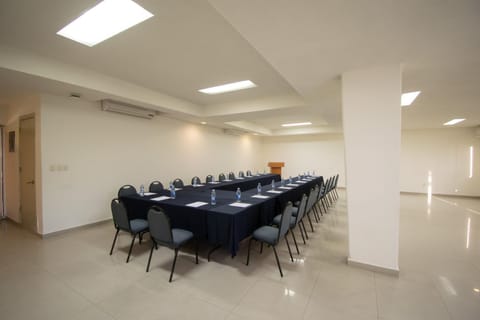 Banquet/Function facilities, Meeting/conference room, air conditioner