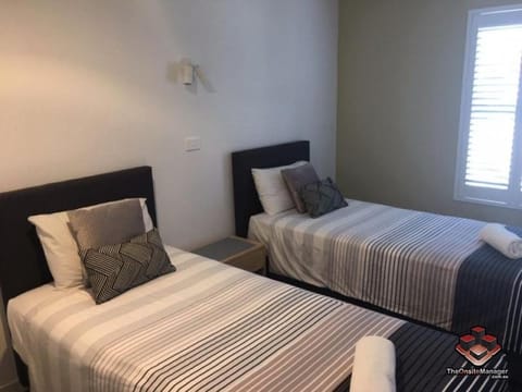 Camargue Beachfront Apartments Apartment hotel in Maroochydore