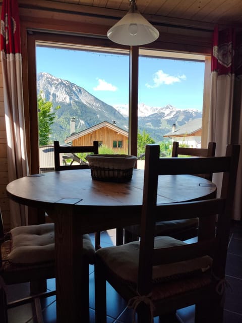 Dining area, Mountain view