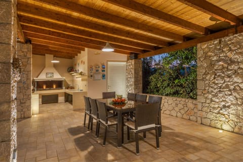 BBQ facilities, Dining area