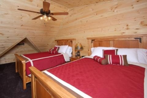A Suite Mountain Retreat Cabin Maison in Pigeon Forge