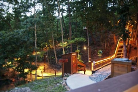 A Perfect Getaway Cabin Maison in Pigeon Forge