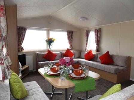 Caravan by the sea Trecco Bay Camping /
Complejo de autocaravanas in Porthcawl