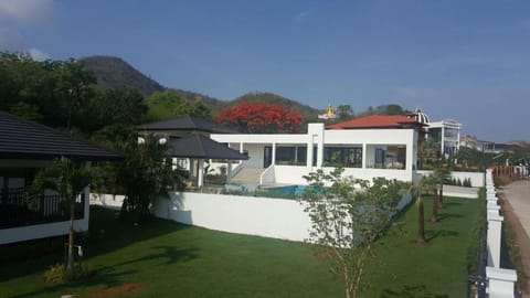 WOGAN HOUSE - The Best of Luxury Pool Villa House in Nong Kae