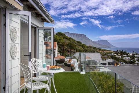 Clifton YOLO Spaces - Clifton Sea View Apartments Condo in Cape Town