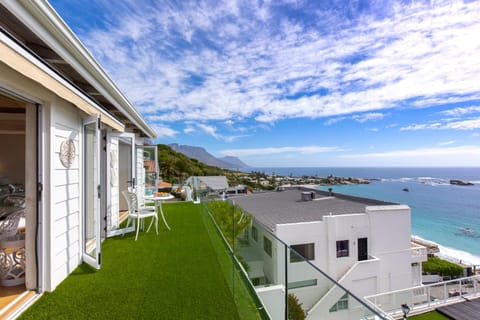 Clifton YOLO Spaces - Clifton Sea View Apartments Condo in Cape Town