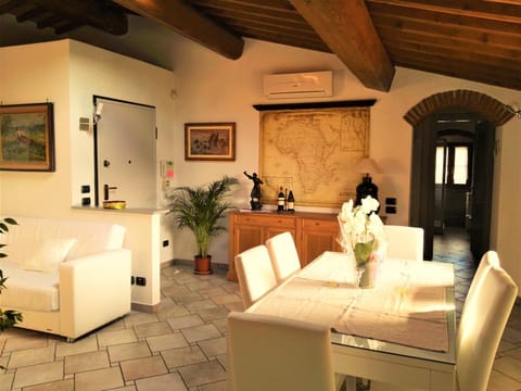 Communal lounge/ TV room, Living room, Seating area, Dining area