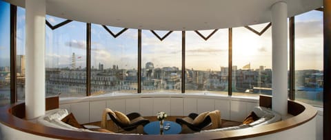 Living room, City view, Landmark view, River view