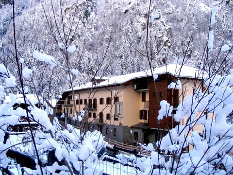 Facade/entrance, Natural landscape, Winter