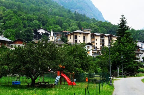 Facade/entrance, Mountain view, Area and facilities