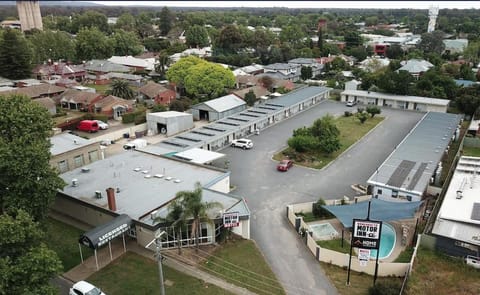 Restaurant/places to eat, Bird's eye view, Swimming pool, Parking