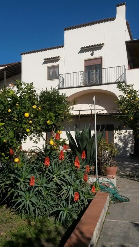 Oplontis' Garden - holiday apartment near Pompeii Eigentumswohnung in Torre Annunziata