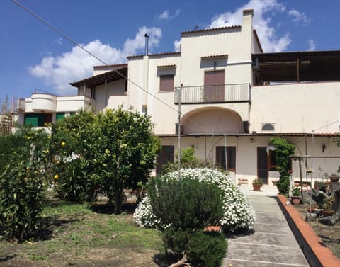 Oplontis' Garden - holiday apartment near Pompeii Appartement in Torre Annunziata