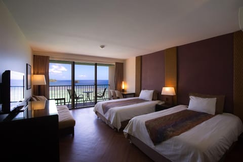 Photo of the whole room, Sea view