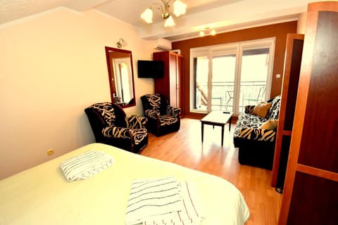 Living room, Photo of the whole room