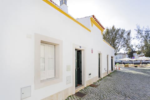 Yellow Stripe House in Tavira