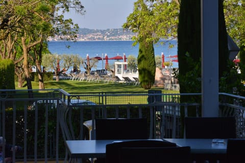 Nearby landmark, Natural landscape, Garden, Garden view, Lake view