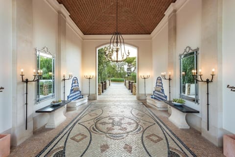 Pine Cliffs Residence, a Luxury Collection Resort, Algarve Hôtel in Olhos de Água