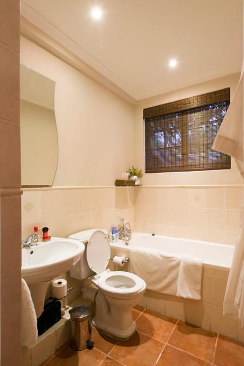 Five Burnham Guest House Bed and Breakfast in Umhlanga