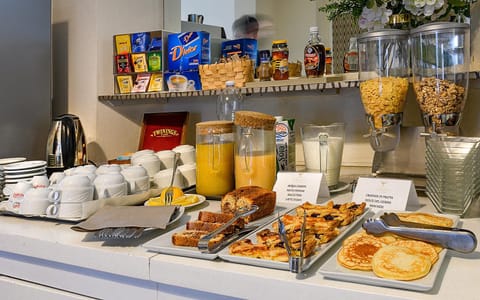 Food and drinks, Breakfast, Continental breakfast, Buffet breakfast