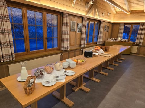 Coffee/tea facilities, Breakfast