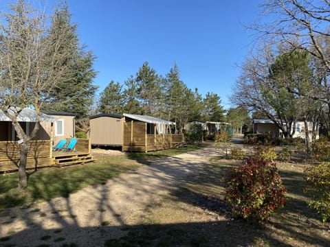 Domaine Les Chênes Blancs Campground/ 
RV Resort in Apt