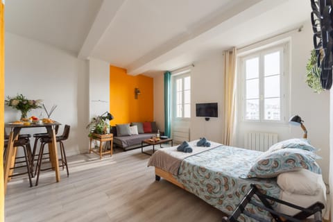 STUDIO VIEUX-PORT VUE BASILIQUE NOTRE-DAME Apartment in Marseille