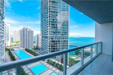 Luxury Waterfront Condo In The Urban Oasis At Icon-Brickell Free Spa Eigentumswohnung in Brickell