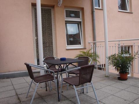 Coffee/tea facilities, Balcony/Terrace, Kitchen or kitchenette, Inner courtyard view