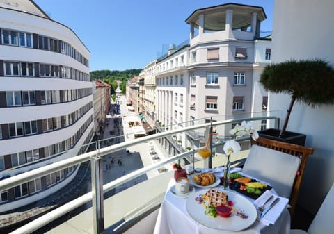 Balcony/Terrace, Balcony/Terrace, On site, Food, City view, Street view