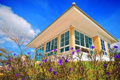 Blue Sky Villa Khao Yai Hotel in Laos