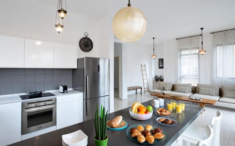 Modern 2BR with MAMAD by HolyGuest Copropriété in Tel Aviv-Yafo