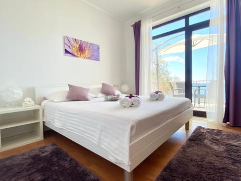 Bedroom, Sea view