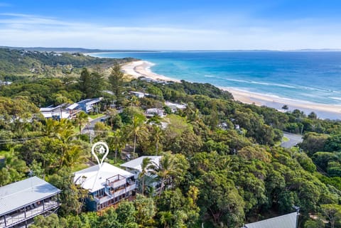 Cylinder Palms House in Point Lookout