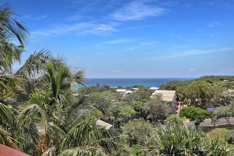 Cylinder Palms House in Point Lookout