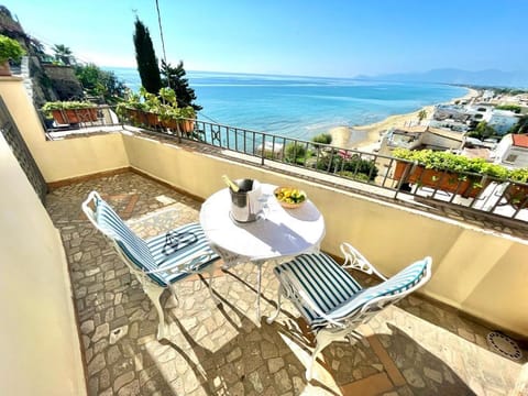 Natural landscape, Balcony/Terrace, Sea view