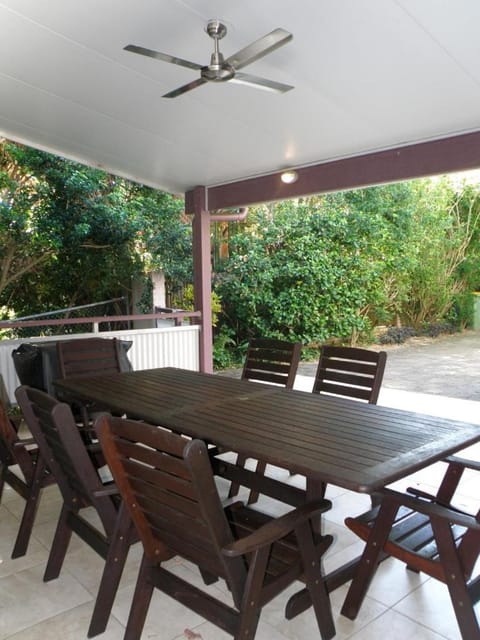 Bunya Seaside House in Point Lookout