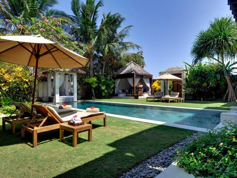 Garden, Seating area, Swimming pool, Swimming pool