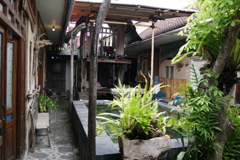 TwoSpaces Living at Wave And Chill House, Canggu Bed and Breakfast in North Kuta