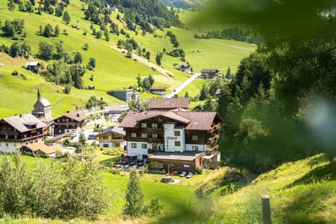 Property building, Nearby landmark, Spring, Day, Neighbourhood, Natural landscape, Mountain view