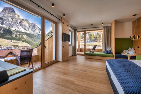 Bed, Photo of the whole room, Bedroom, Mountain view