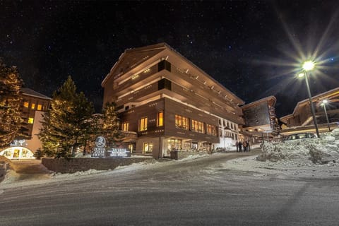 Property building, Neighbourhood, Winter